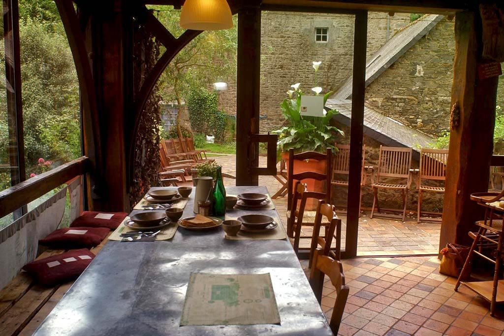 Une des salles du restaurant Au Char à Bancs en Bretagne